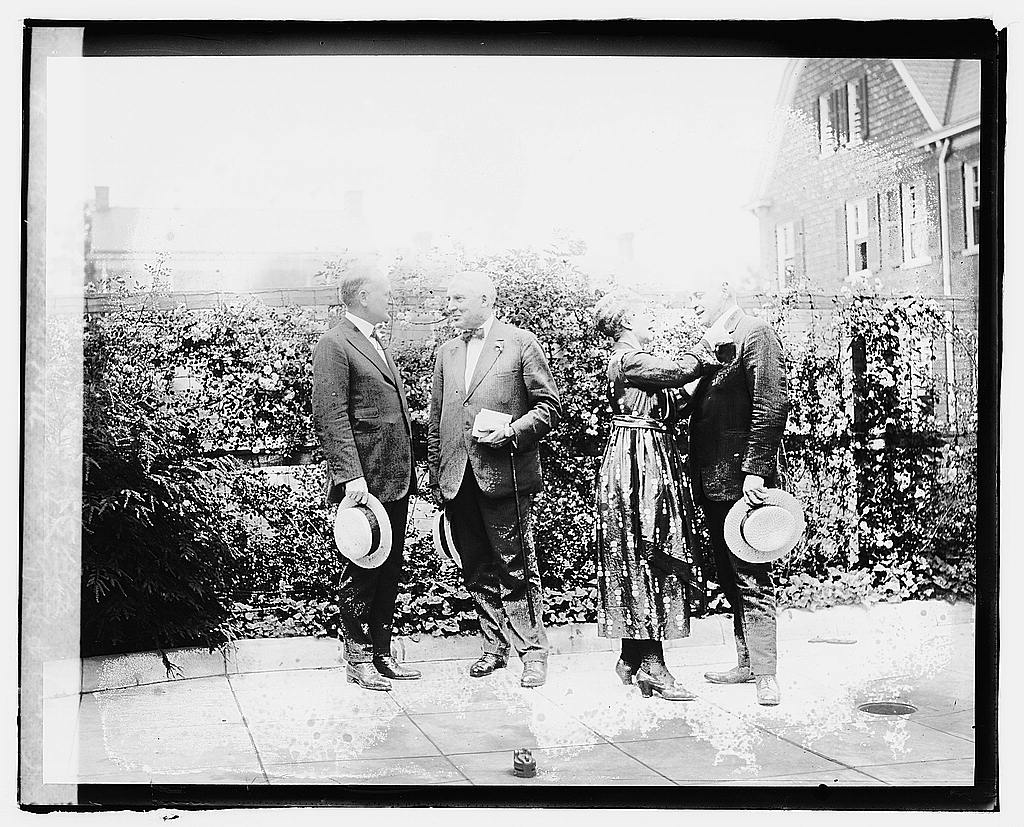 R.B. Creager (far left), with President Harding and Florence Harding, 1920. Library of Congress